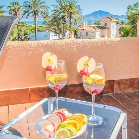 Beautiful In With 3 Bedrooms, Wifi And Outdoor Swimming Pool *