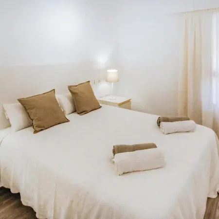 Beautiful In With 3 Bedrooms, Wifi And Outdoor Swimming Pool Prázdninový dům