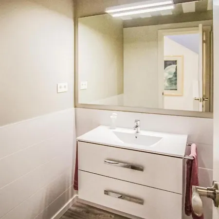 Beautiful In With 3 Bedrooms, Wifi And Outdoor Swimming Pool
