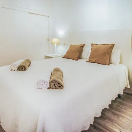Beautiful In With 3 Bedrooms, Wifi And Outdoor Swimming Pool Prázdninový dům *