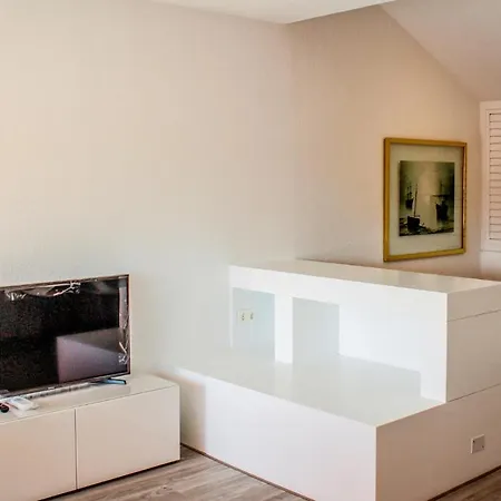 Beautiful In With 3 Bedrooms, Wifi And Outdoor Swimming Pool Prázdninový dům *